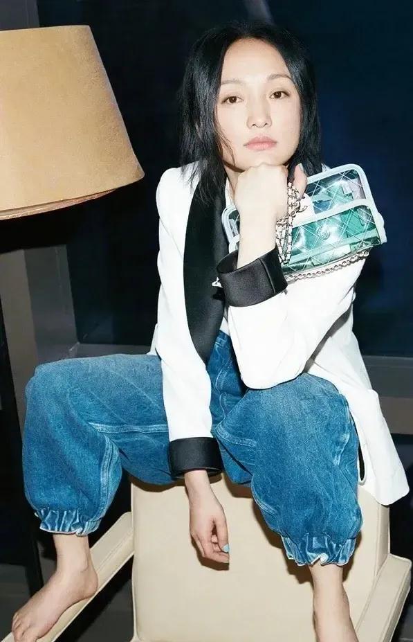 明星美女周迅的脚