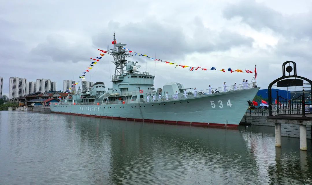 启航黄浦江,安家"梦外滩"!"金华舰"正式落户横店