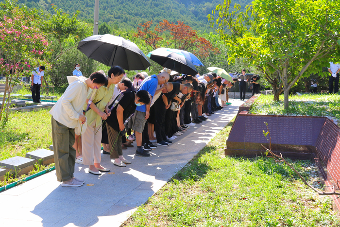 让思念化成一朵花:济南玉函山安息园花坛葬人数8年增10倍