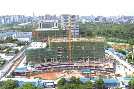 柳钢医院新外科住院楼顺利封顶