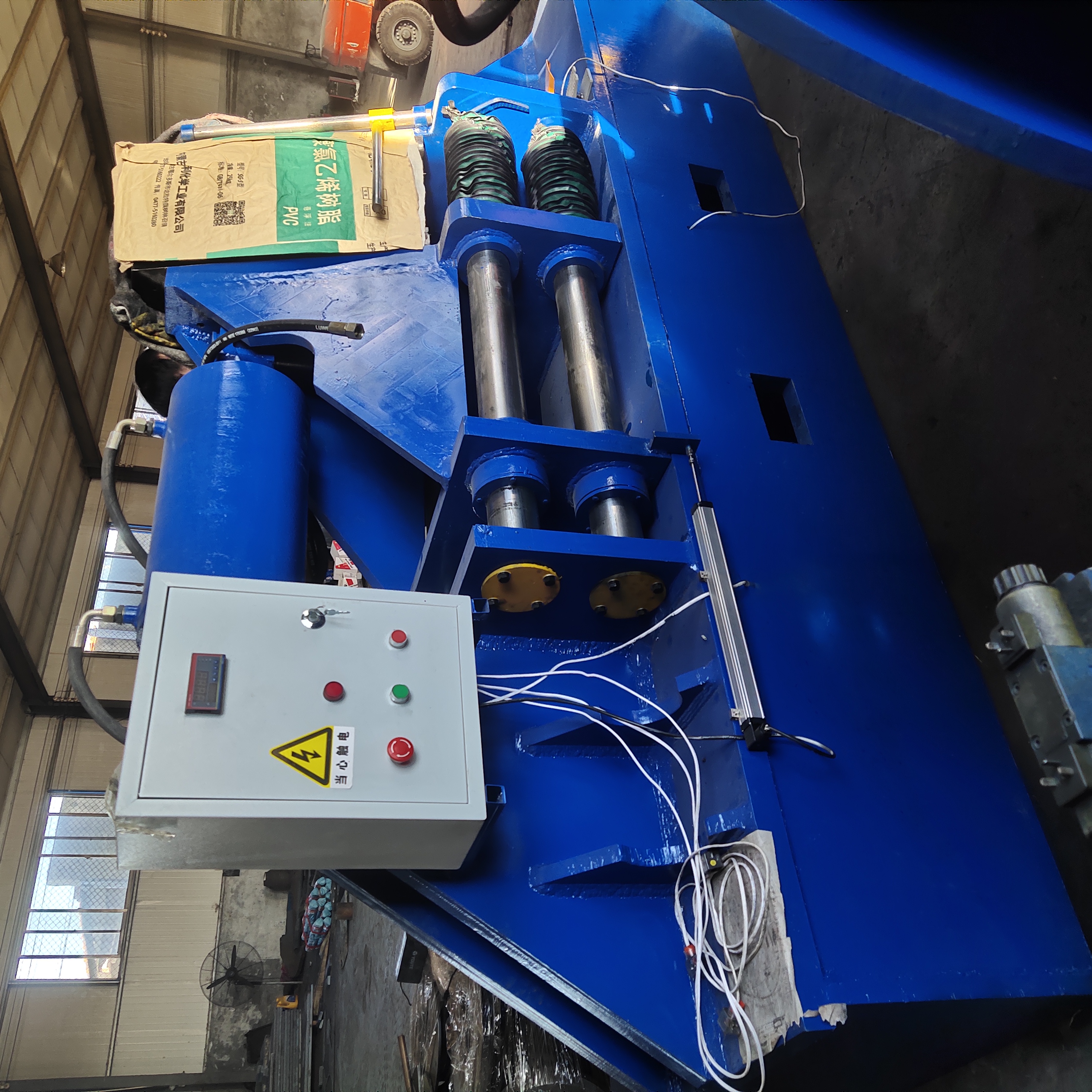 乐创机械设备公司经过七年不断研发改进-单片螺旋叶片成型机