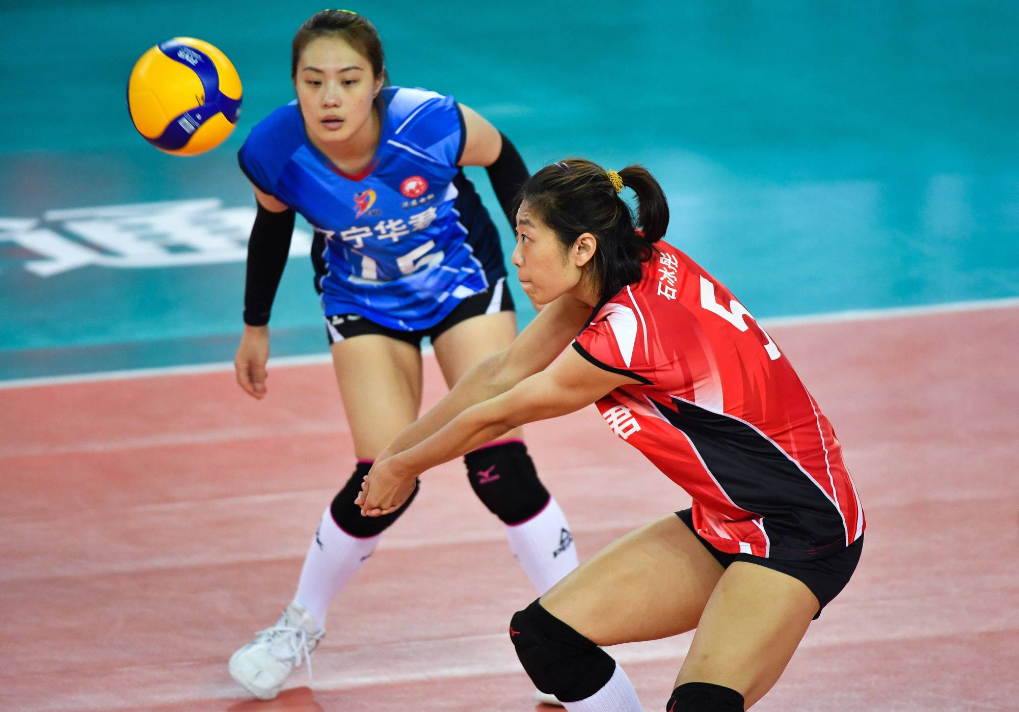 辽宁女排人傻钱多?引援思路让人看不懂,自家副攻成堆还花冤枉钱