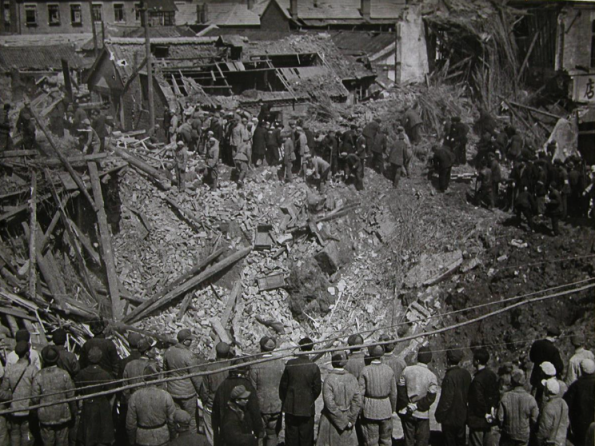 七十多年前,美军战机出现在鸭绿江上空,丹东人民怒吼!