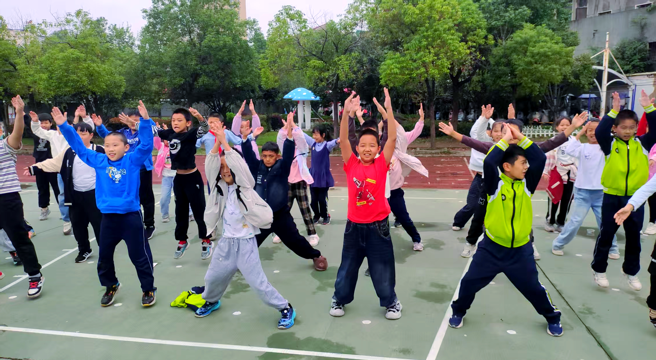 阳逻街第二小学二年级的活力课后体育活动