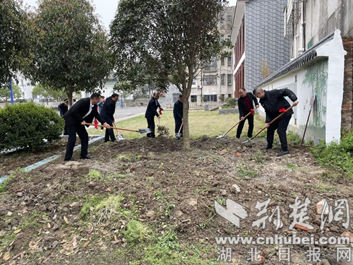 校友李傳兵教授回訪母校棗陽市王城鎮中學