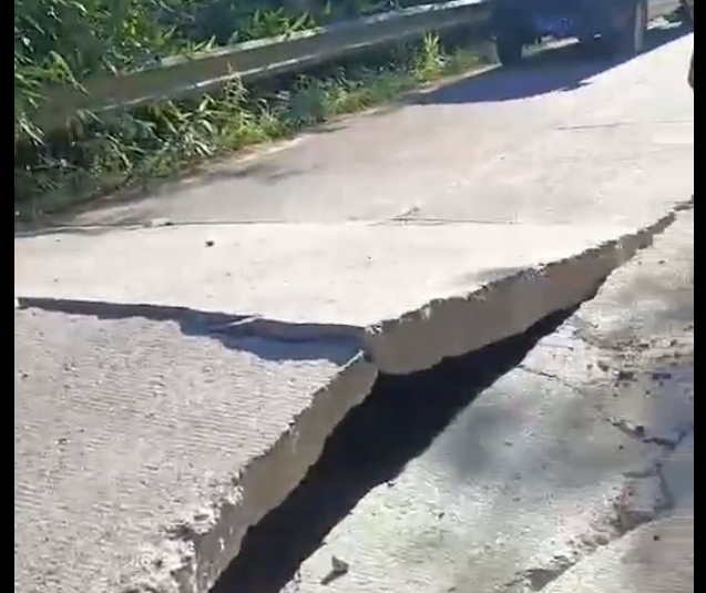 高温暴晒!新宁这里水泥路面爆裂拱起,路过司机都懵了