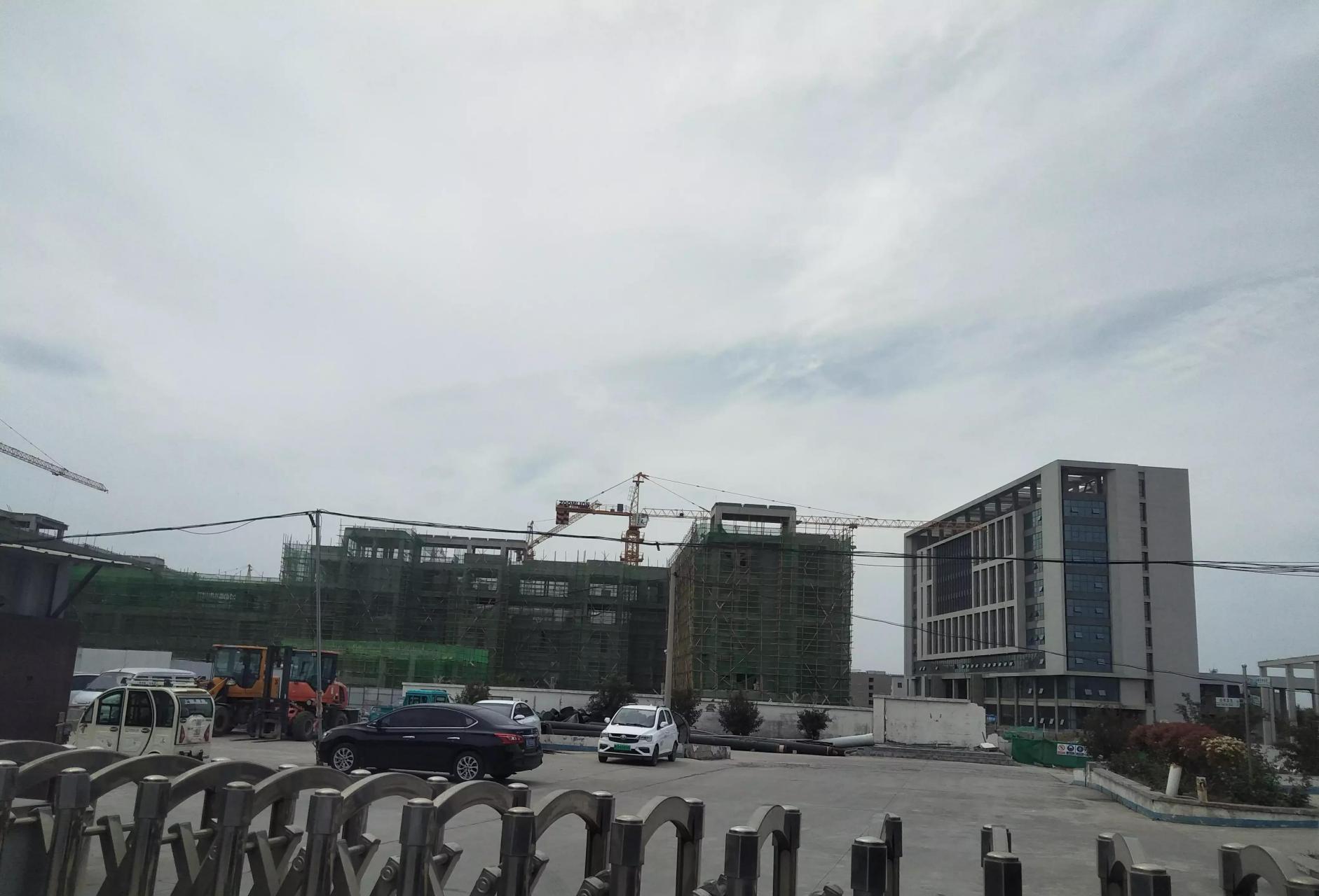 莒县第一中学(沭东新校区) 莒县新一中的建设,今年是第八个年头了.