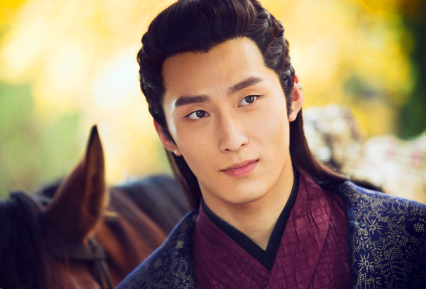 花木兰男主角刘亦菲合影及巩俐女巫照片曝光?揭秘为何将军变士兵