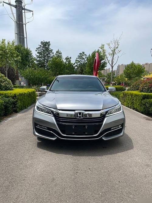 2,在外观设计上,九代雅阁混动版相较于上一代车型展现出