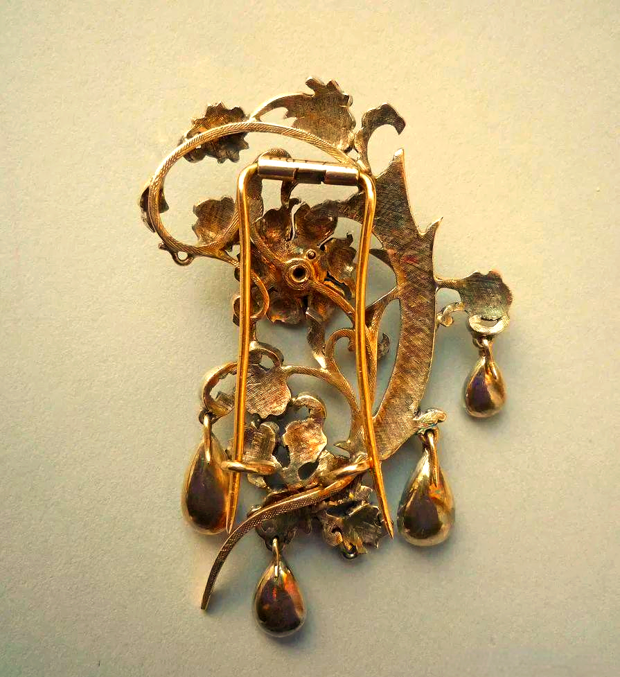 洛可可风格珠宝的多样特点与华美设计