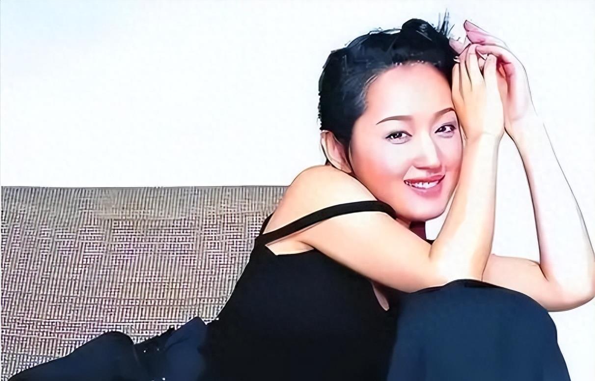 赖文峰出狱后重建家庭,妻子竟与前女友杨钰莹长相神似