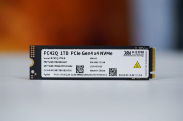 随机性能堪比顶级PCIe 4.0 SSD！长江存储PC42Q 1TB评测：无散热片也不降速