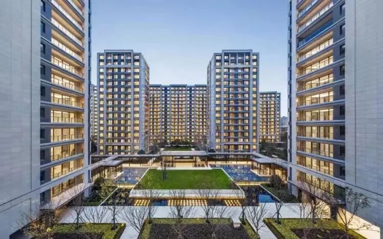 不过和沁园相比,杭州金茂府的降价势头要更加的迅猛,最近调价的几套