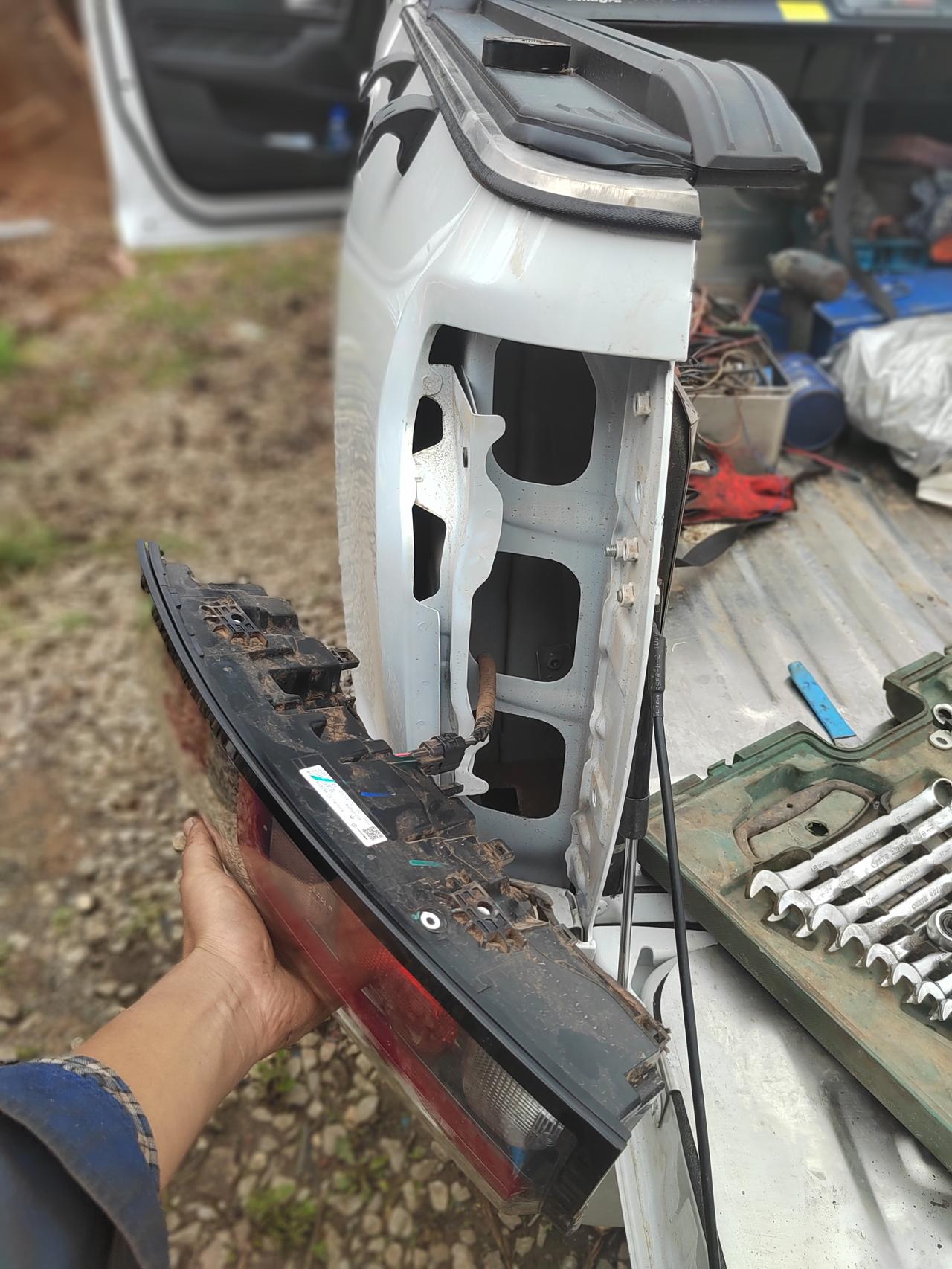 23款长城炮安装雾灯