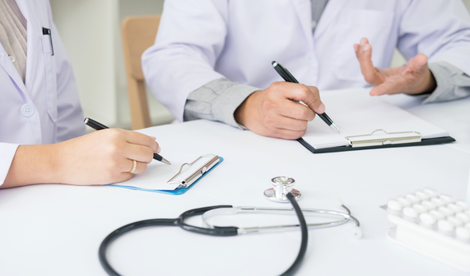 大家一定要坚持定期到医院进行规律的透析,经常与医护人员沟通,使