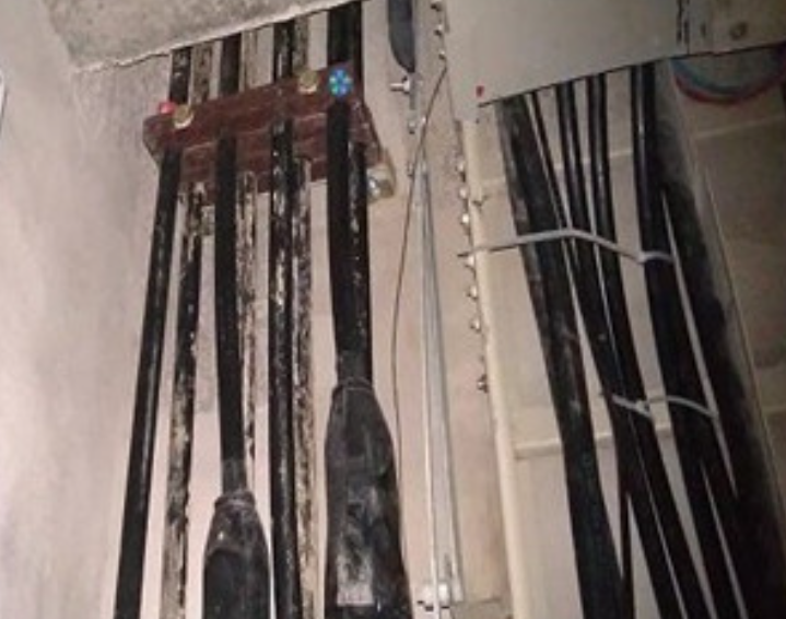 电缆桥架里的电缆怎么固定