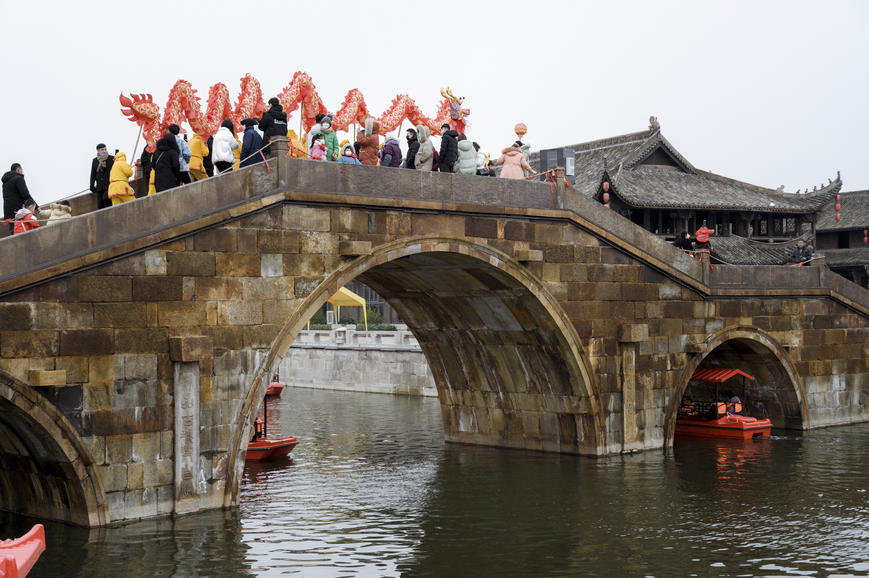 千里迁移的百吨古石桥