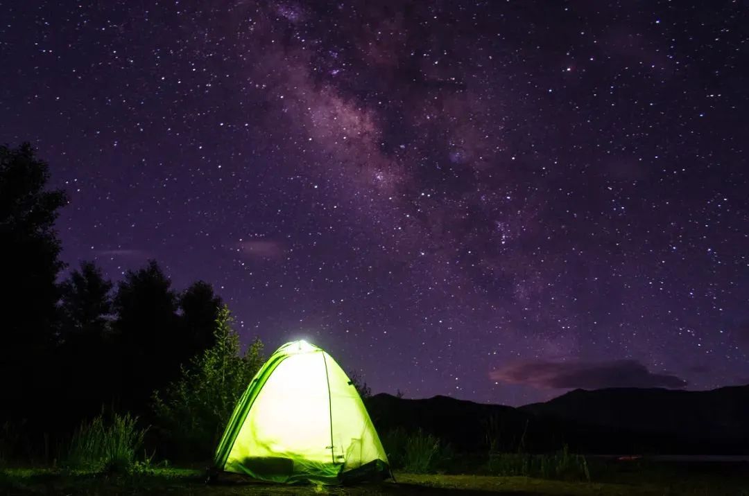 晚上和家人/朋友一起享受观星的静谧,体验宇宙的亘远