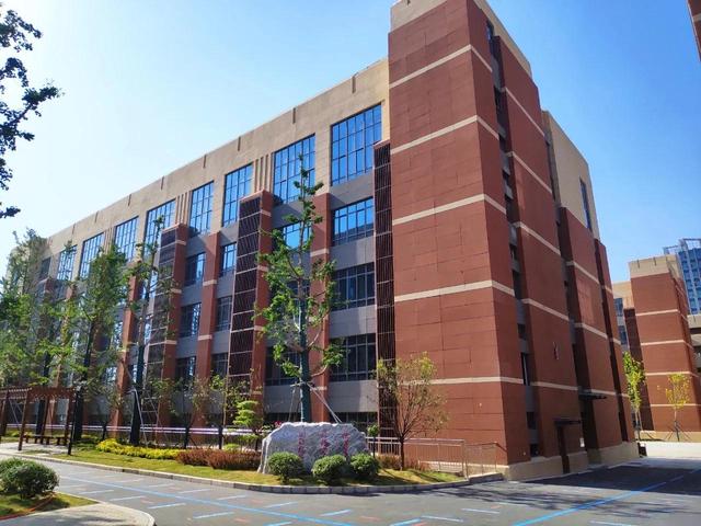 2023年郑州热度最高的十所公办初中是候哪些学校呢?