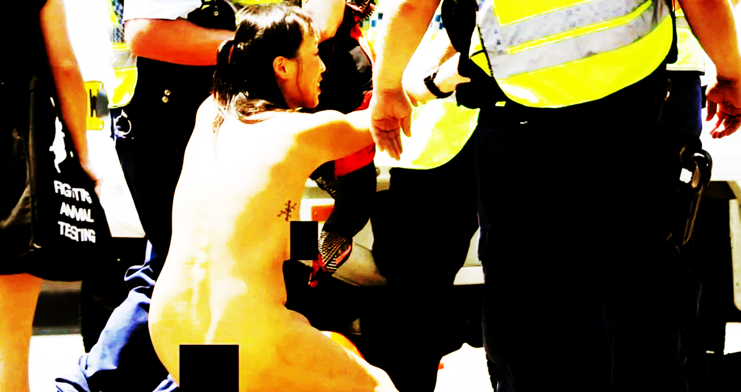 女人真的敢在公共场合脱衣服吗?现在是2020年的澳大利亚悉尼.