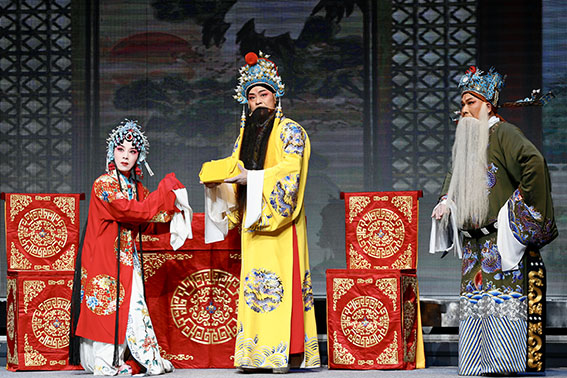 文化中国行丨沉浸式豫剧《破洪州》上演