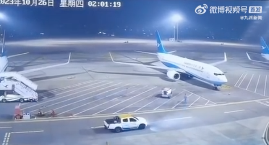 厦门航空通报飞机被地面车辆意外刮蹭:过程无人员受伤