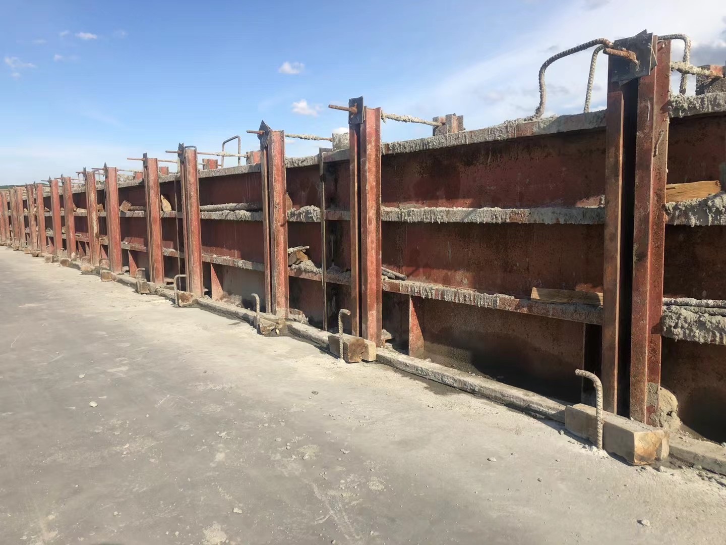 预制现浇防护墙模具