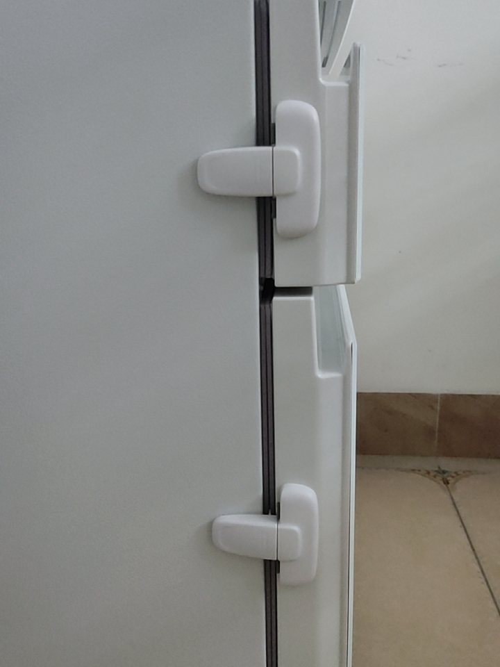 有位父亲自制儿童冰箱锁,结果出了洋相