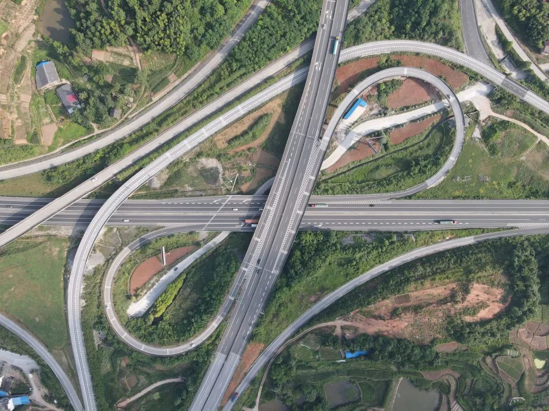 g60沪昆高速与g55二广高速交汇的梽木山枢纽g55二广高速邵阳县段g60沪