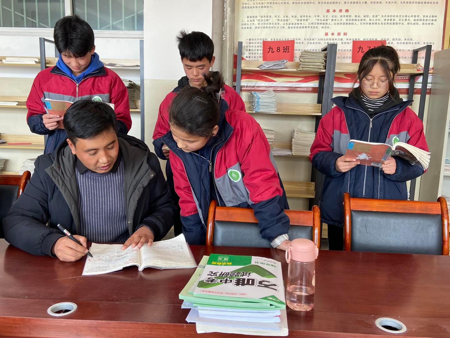 坚守和创新:青年教师已成长为广河四中教师队伍主力军