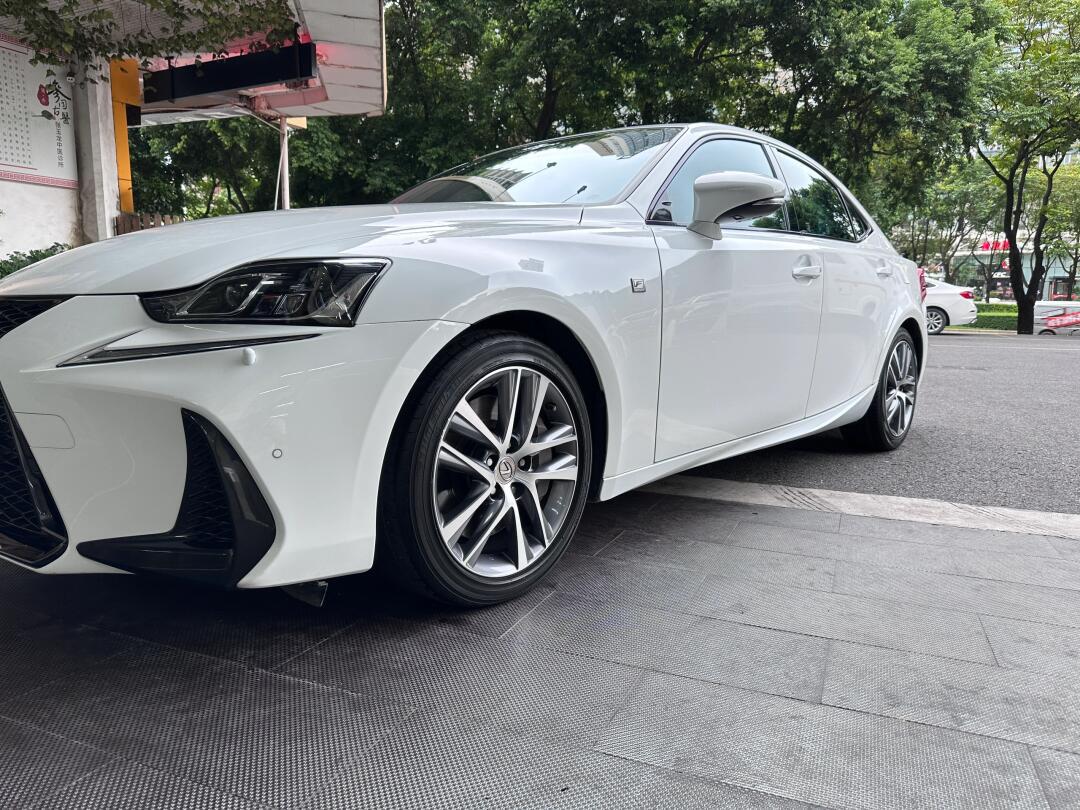 请问雷克萨斯is300,用什么牌子的机油