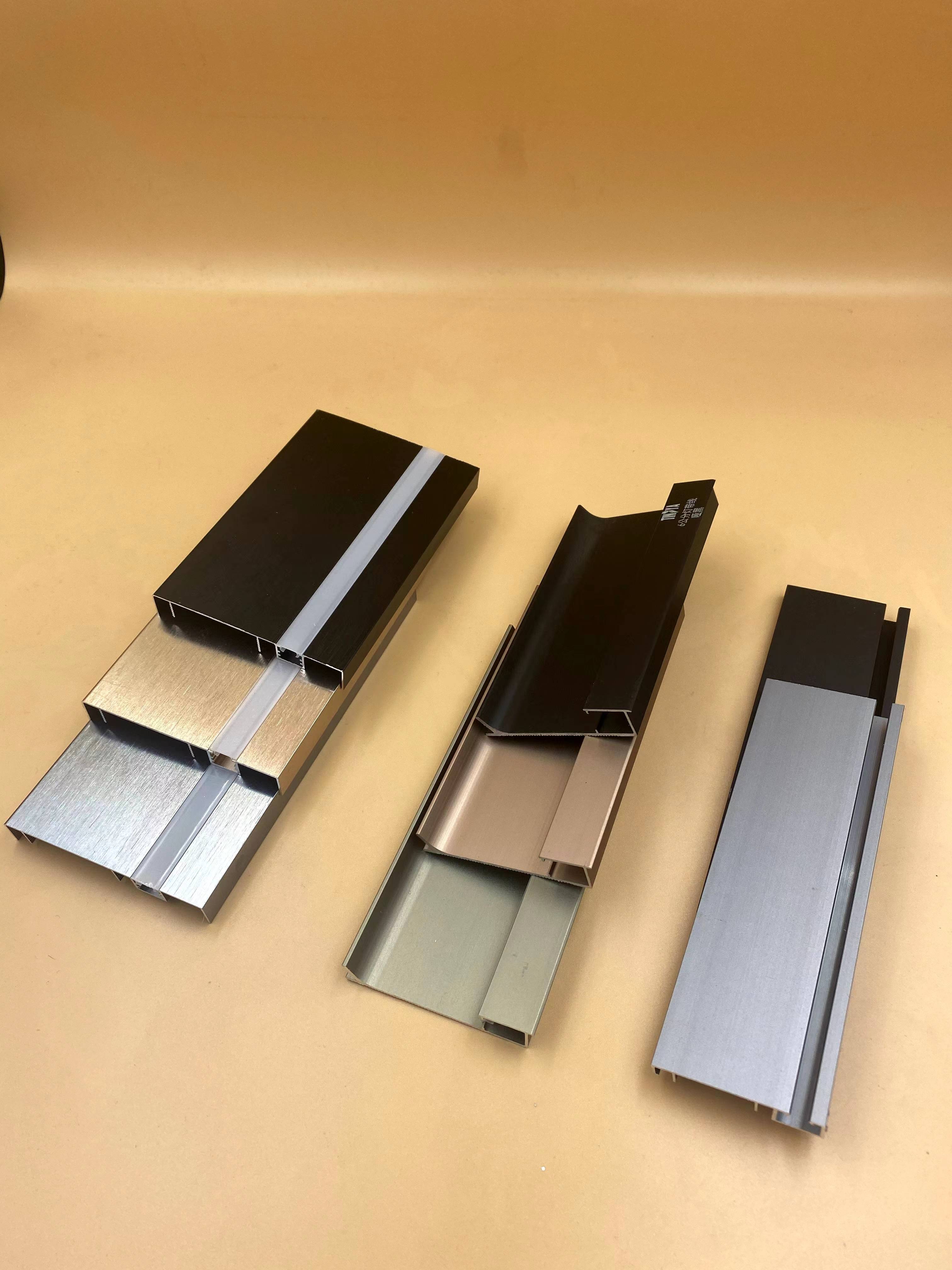 灯带铝合金踢脚线,可以直接安装灯带的铝合金踢脚线