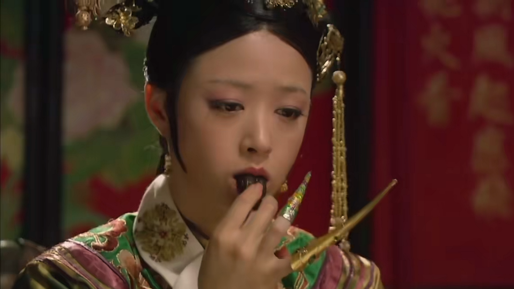 《甄嬛传》里导演想删掉的华妃酸黄瓜戏份,为何后来成为名场面?