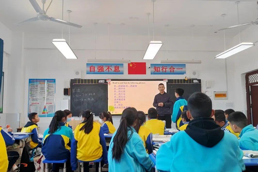 信阳市羊山中学东校区:榜样的力量 教学标兵