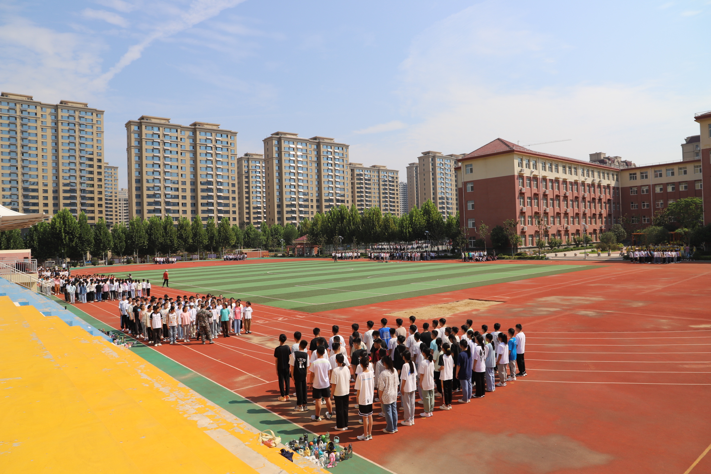 开学第一课丨滕州北辛中学通盛路校区组织七年级学生开展军训活动