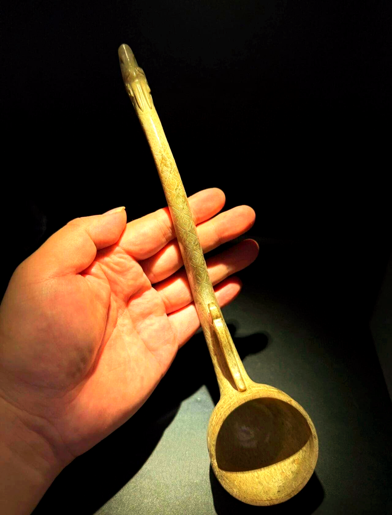 汉代龙头酒勺:从酒文化到权力象征