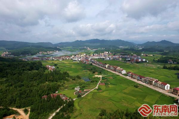 莆田仙游钟山镇凝聚合力打造综合服务区域中心