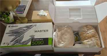 太悲催了！攒钱一年花24000元买RTX 5090：收到却是米饭+面条