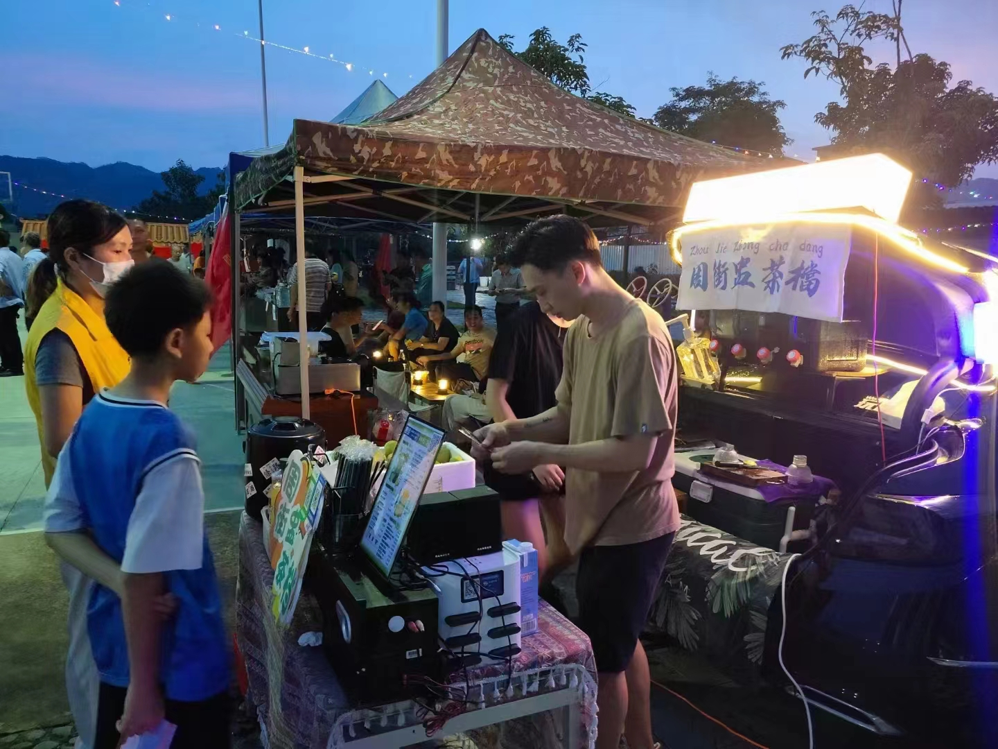 肇庆四会市罗源镇开辟"乡村夜市",带旺乡村夜经济