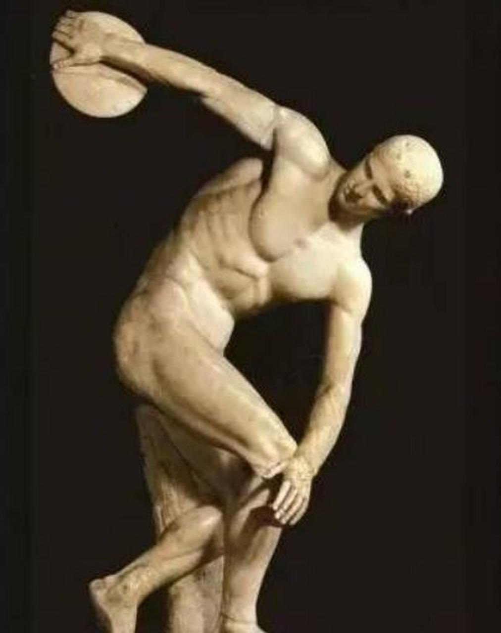 大卫是一座令人惊叹的雕塑作品,由米隆(mylon)创作于约公元前450年,他