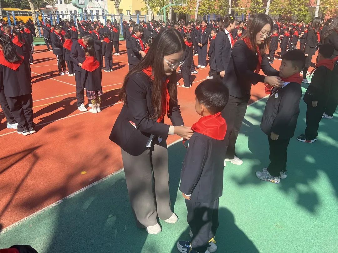 潍坊外国语学校|庆祝建队73周年暨新队员入队仪式