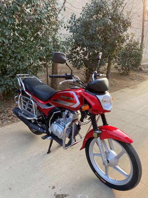 五羊-本田威领s150的详细参数如下:首先,在动力方面,这款车搭载了一台