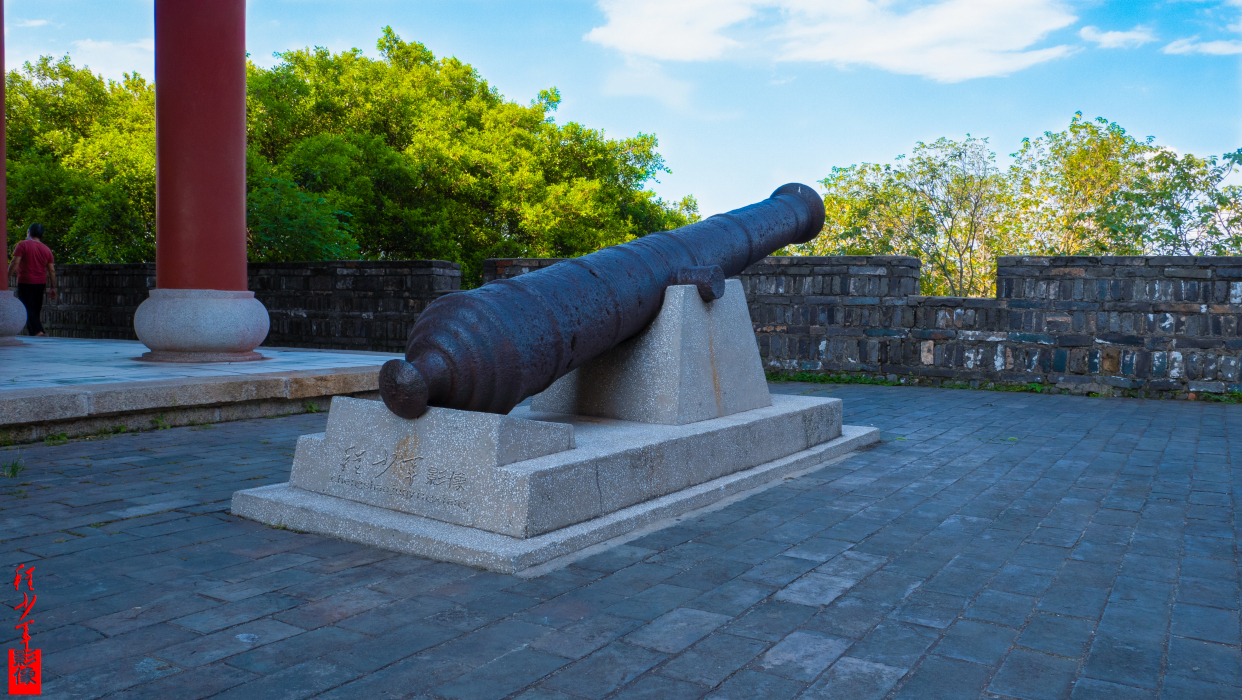 八镜台下的这座炮城,是赣州宋城墙上保存最为完好的古代军事设施