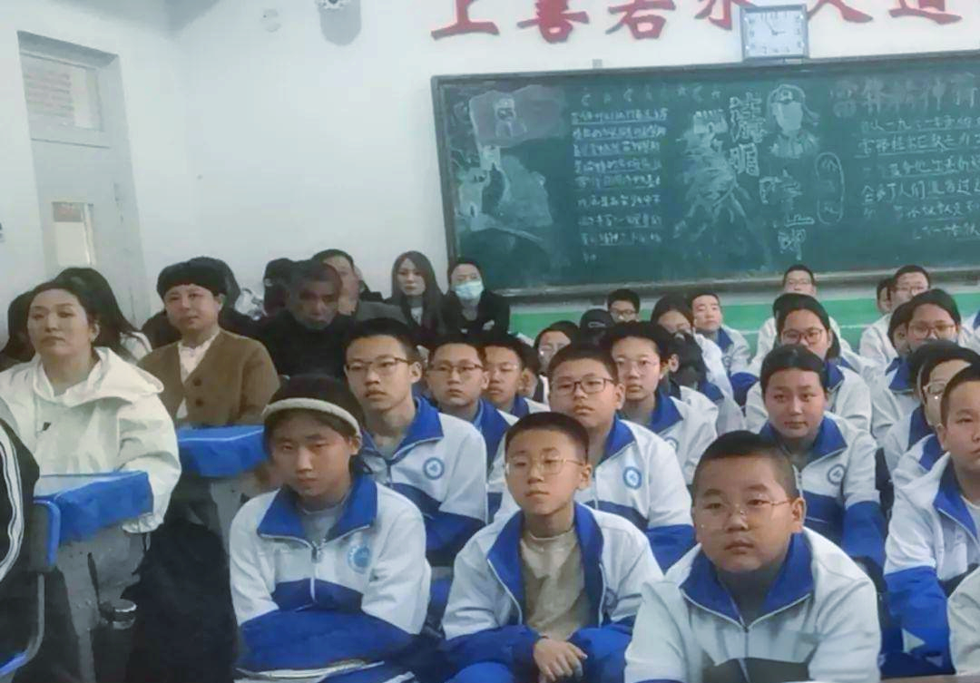 家校共育:开鲁二中家长会解读教育新篇章
