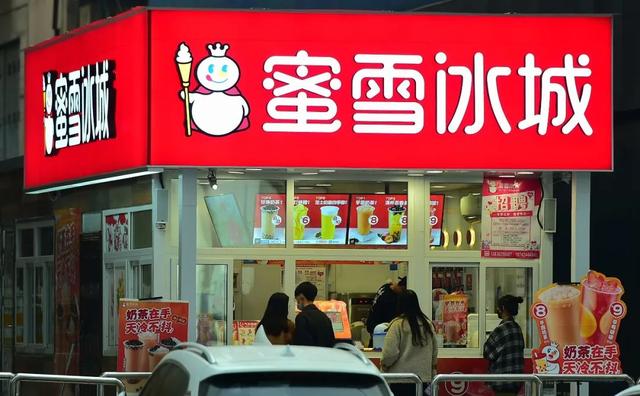 一天卖出2万元？返乡打工人养肥了县城奶茶店！