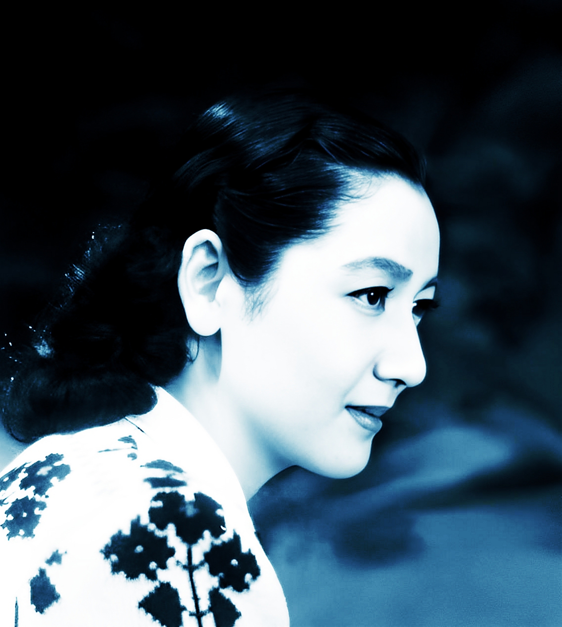 原节子为了讨麦克阿瑟的欢心,也扮演了一个娇滴滴的角色.