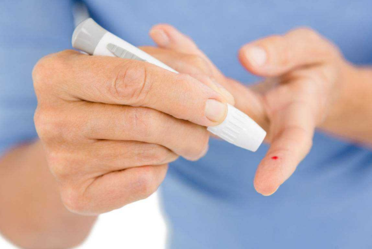 测血糖扎哪根手指才准确?提醒:多半人扎"错了",或等于白测