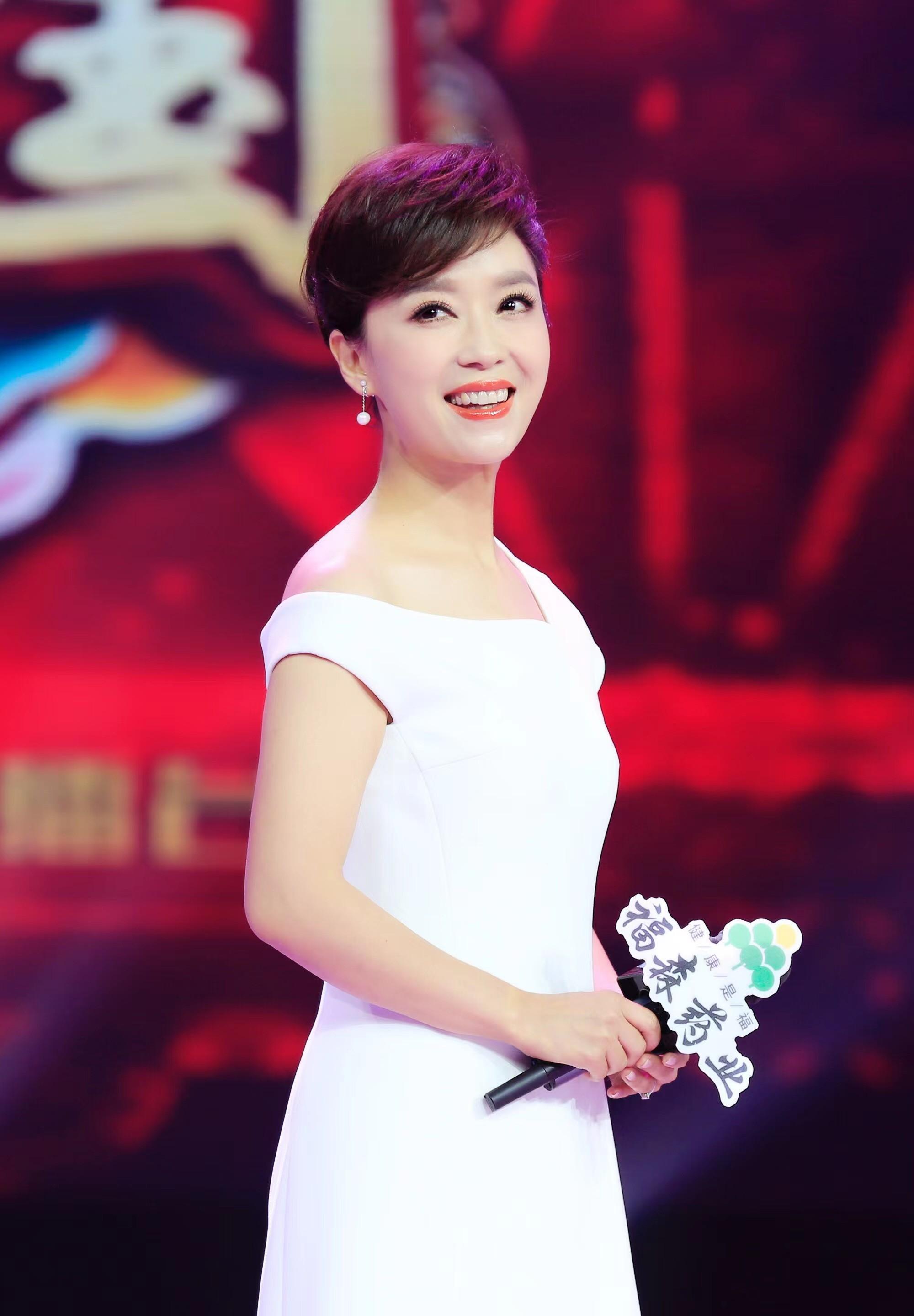 庞晓戈和第一任老公离婚,现退出梨园春舞台是为了陪伴自己的儿子