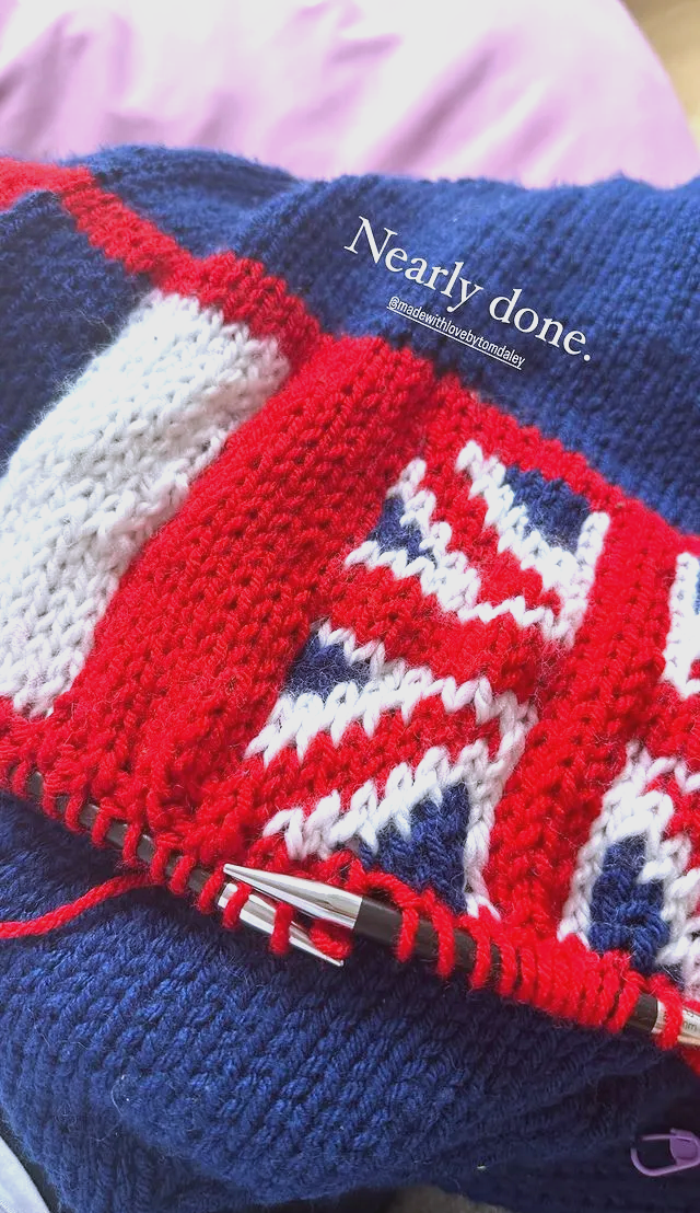 英国跳水界的"织女"汤姆·戴利,看台织毛衣成新亮点!