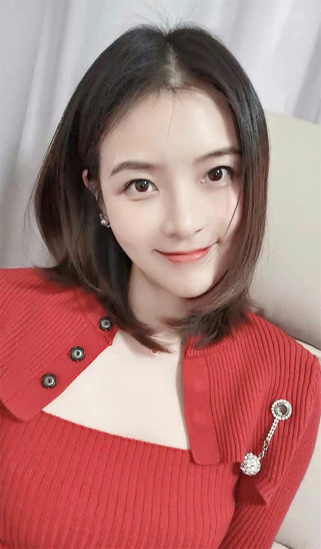 夏嫣发布自拍照元气满满,不只是演员,还是歌手